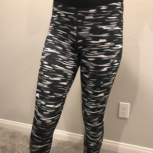 💥🏃🏻‍♀️NIKE dri-FIT capri leggings🏃🏻‍♀️💥